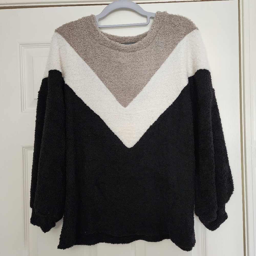 NWT Bibi cozy Chevron sweater, tan/white/black size small.
